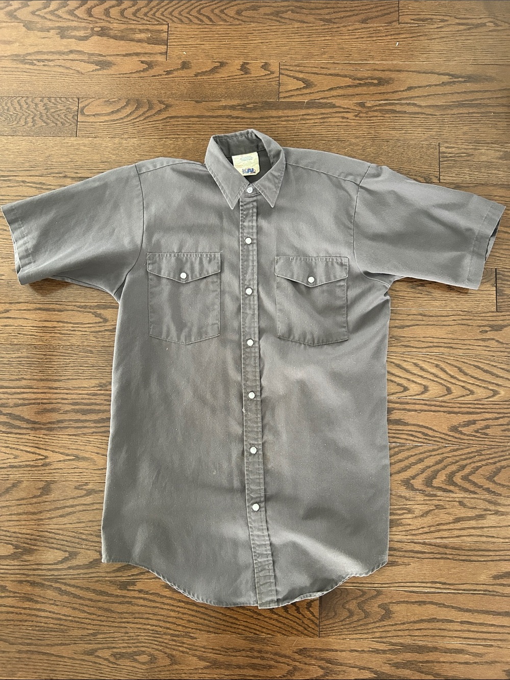Casual Short-Sleeve Button-Down Shirt in Gray